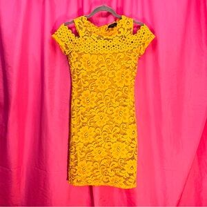 Ambiance Cold Shoulder dress, M